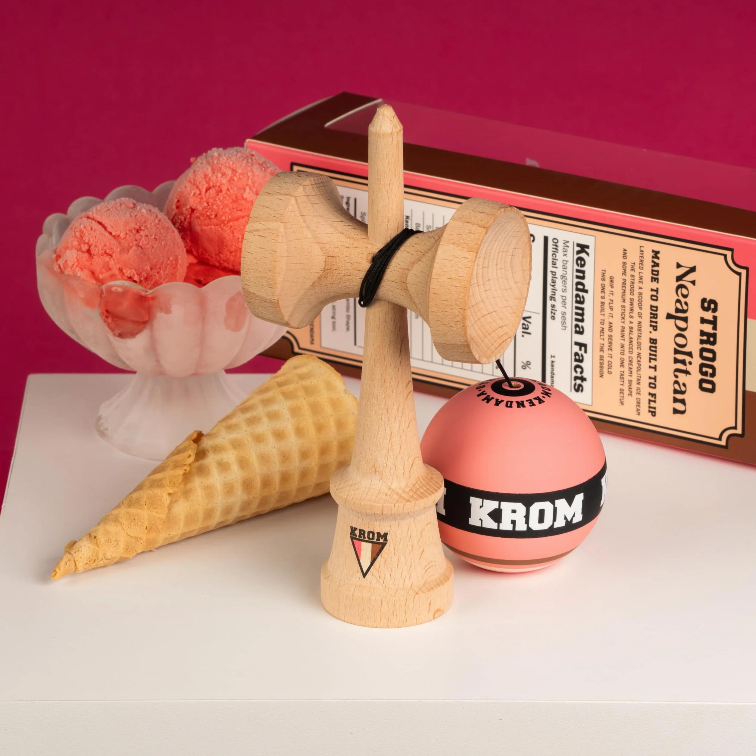 KROM Kendama STROGO Neapolitan Strawberry – Kendama in Legno per Principianti e Giocatori avanzati – Gioco di abilità per Uso Indoor e Outdoor – Giocattolo in Legno con Corda e Sfera