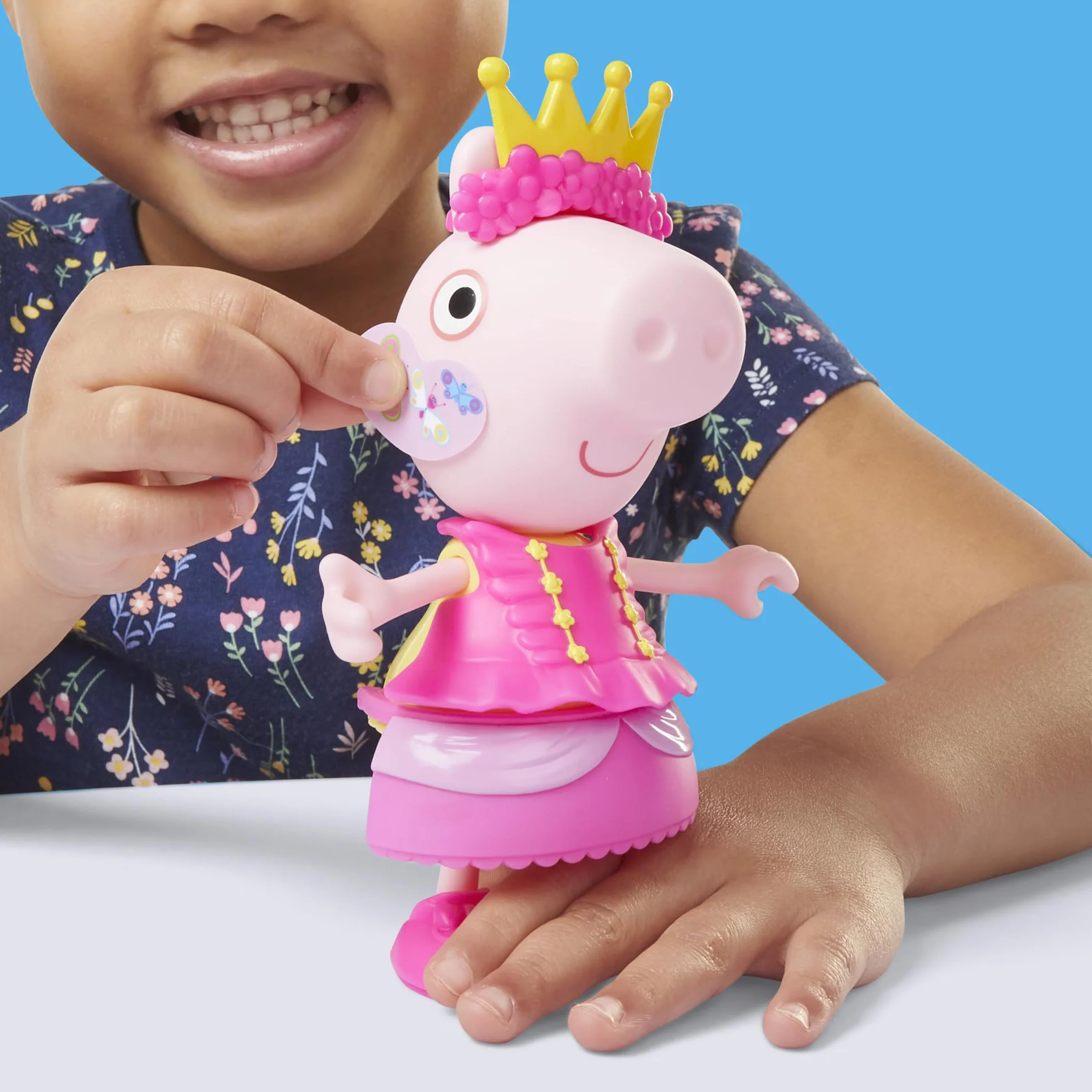 Peppa Pig Hasbro, Guardaroba di Peppa, Set di Giocattoli per Bambini e Bambine dai 3 Anni in Su, Ottima Idea Regalo, Include Action Figure di Peppa, 14 Accessori e Sticker