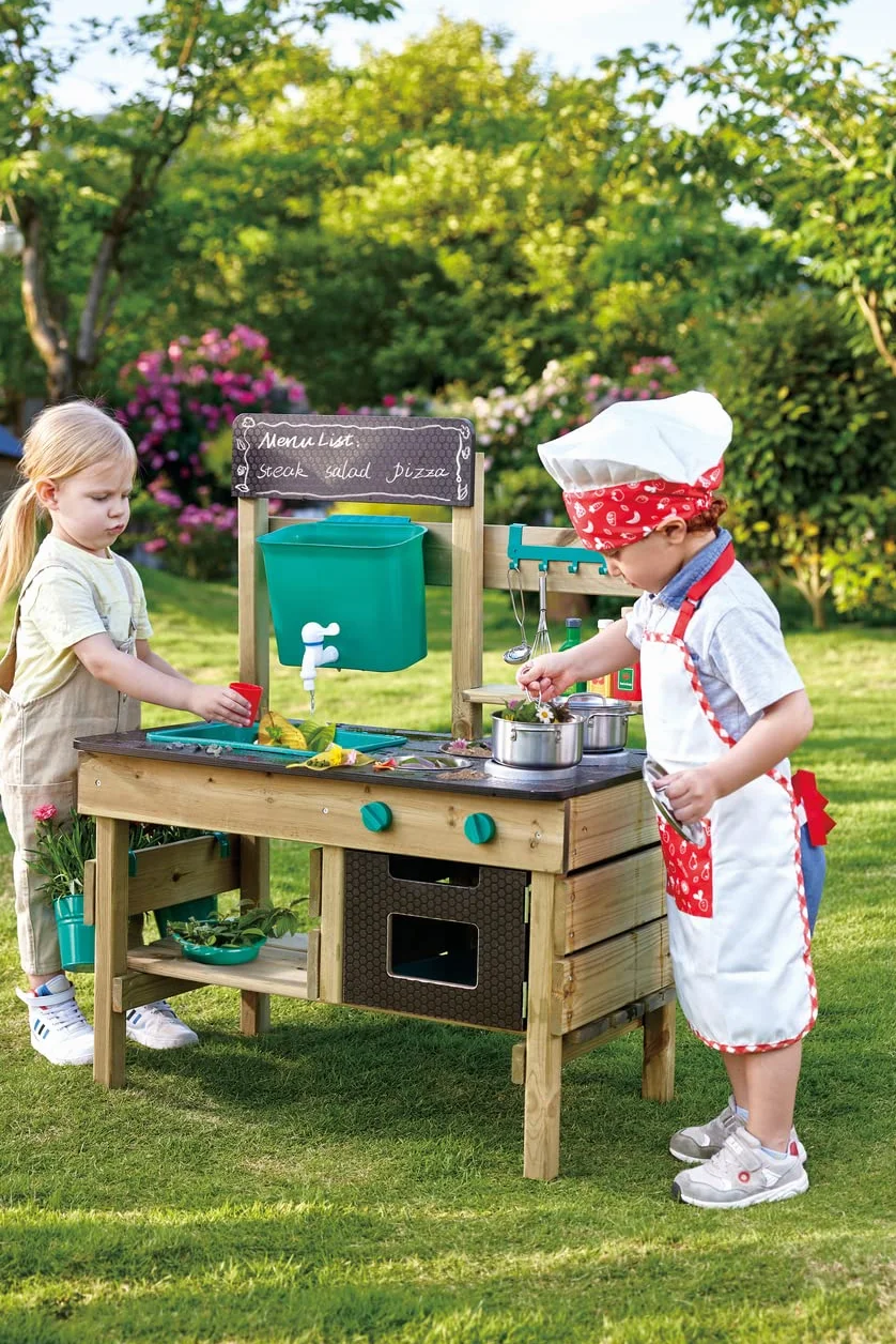 Hape Nature Fun - Cucina da esterno in materiali eco con serbatoio d'acqua e lavandino e spazio per le piante - Adatta dai 3 anni in su