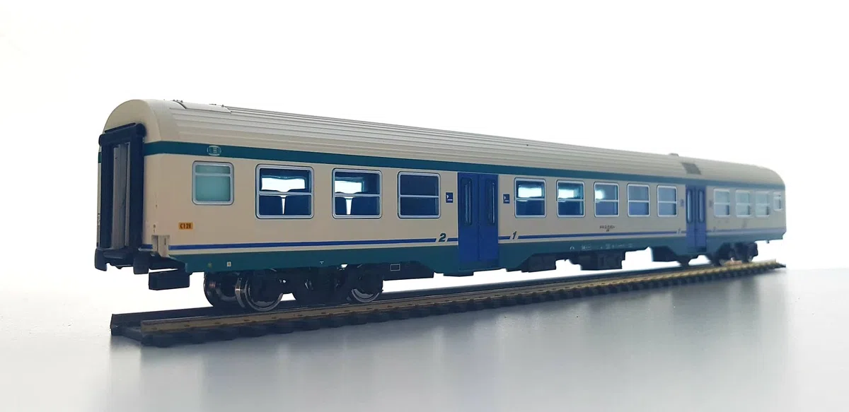 3200 - H0 1:87 - Carrozza MDVC di 1/2a classe XMPR illuminata internamente Ep. V
