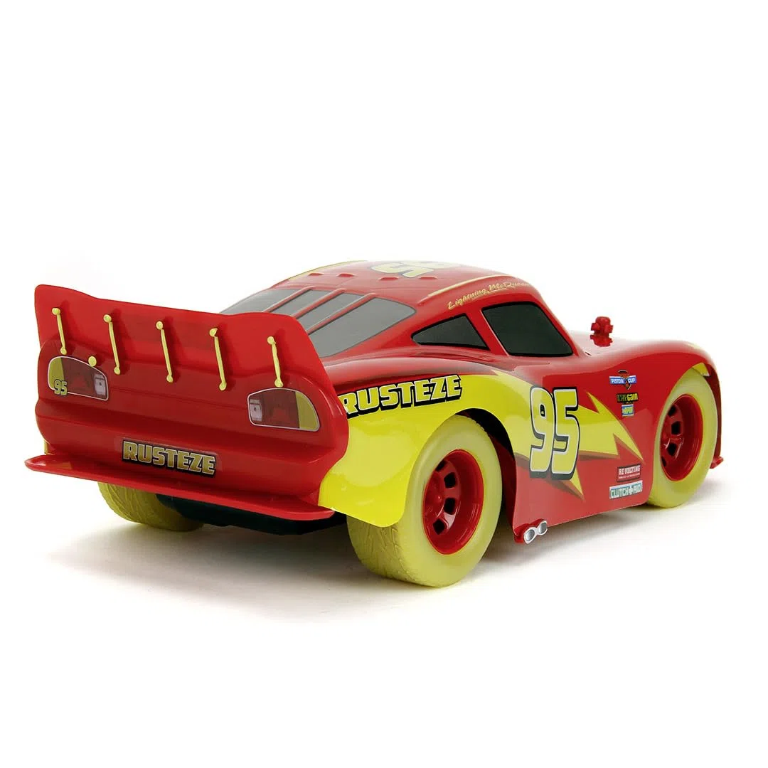 Jada - Disney Cars Glow Racer RC Lightning McQueen scala 1:14, Auto Radiocomandata 31 cm con Luci e Effetti Glow in the Dark, 2,4 GHz, Funzione Turbo, Batteria Ricaricabile USB, +6 Anni, 9335563314R00