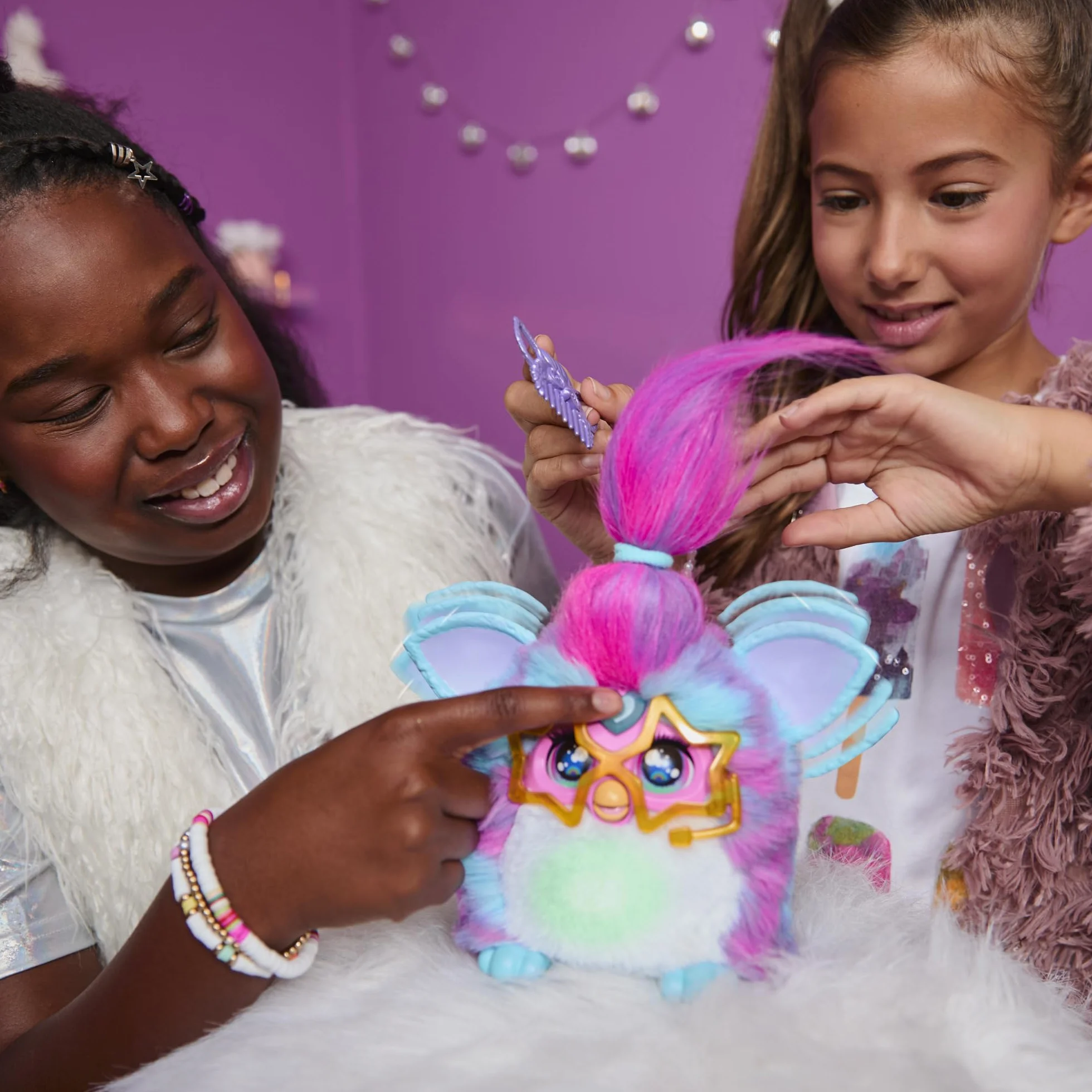 Furby Vibes Blue Razz Peluche Giocattolo Elettronico Interattivo per Bambini 6+
