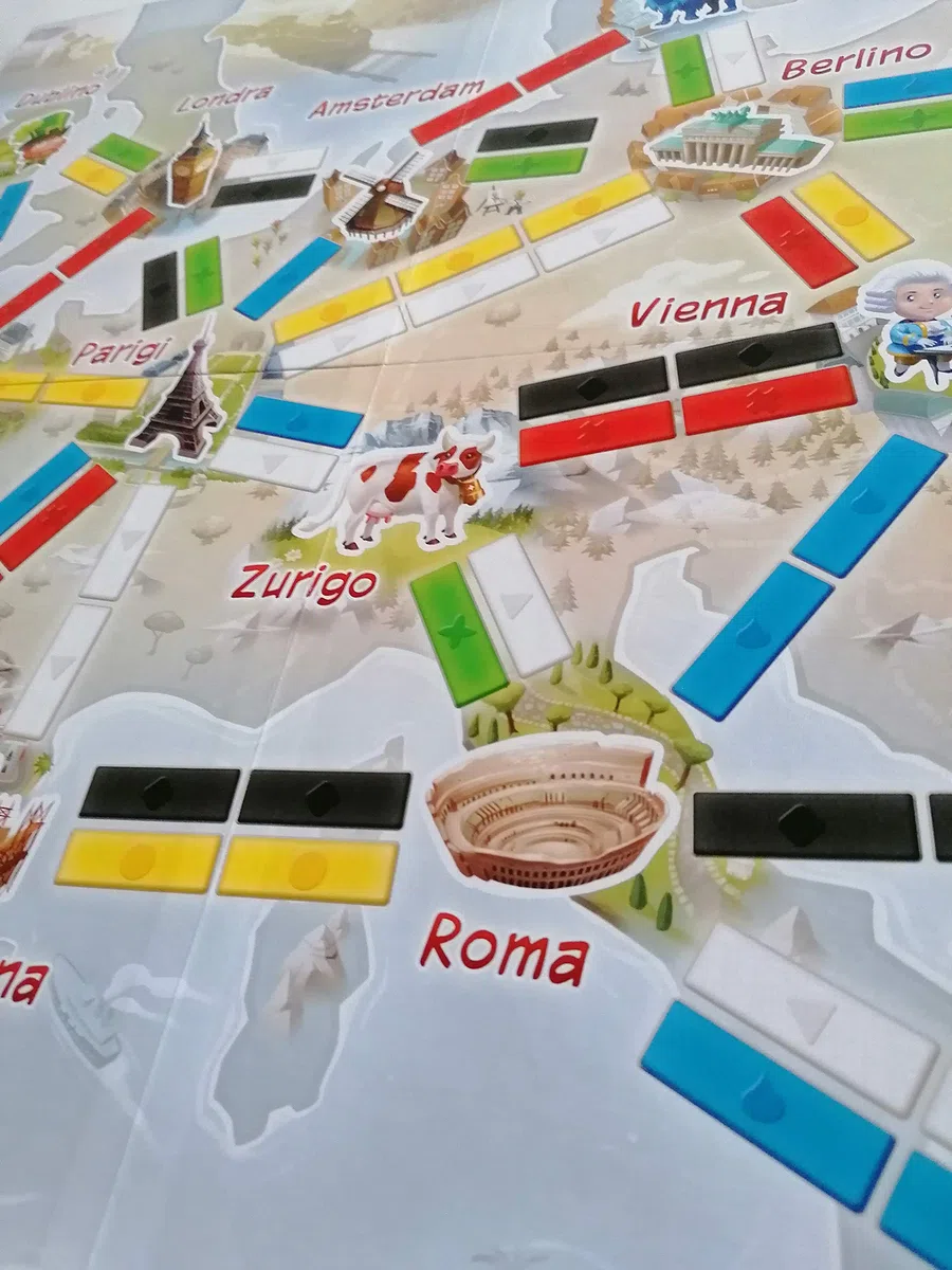 Asmodee – TICKET TO RIDE: PRIMO VIAGGIO – Gioco da Tavolo per Bambini e Famiglie – Completo con Mappa, Vagoni, Carte e Biglietti – 2-4 Giocatori – 6+ Anni – Edizione in Italiano