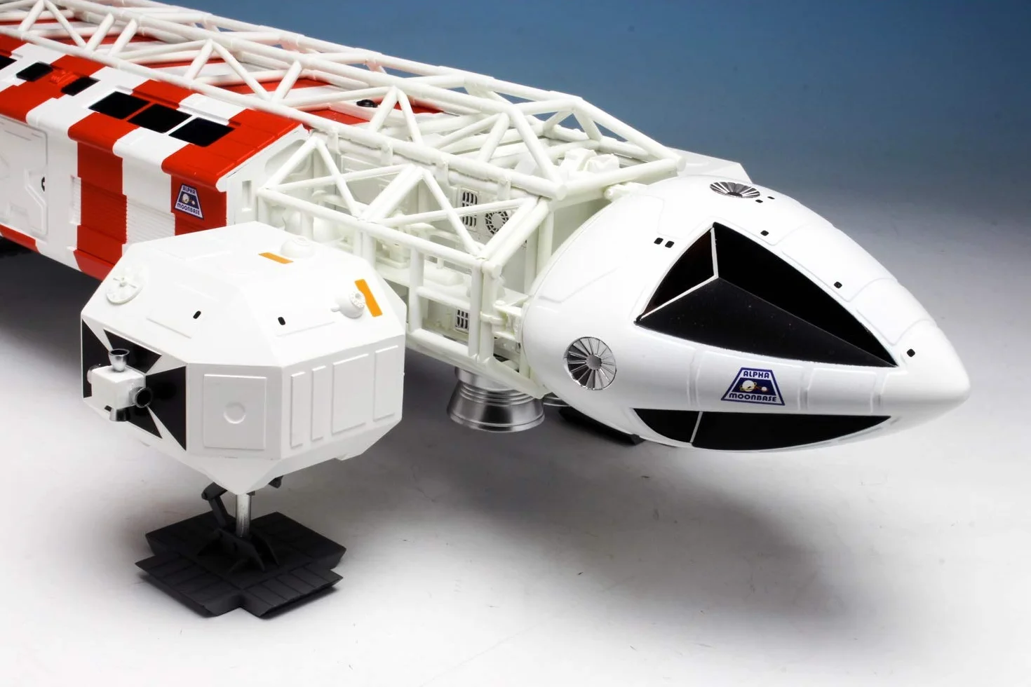 MPC mpc825 "Space: 1999 Eagle Transporter 22 Long plastica modello