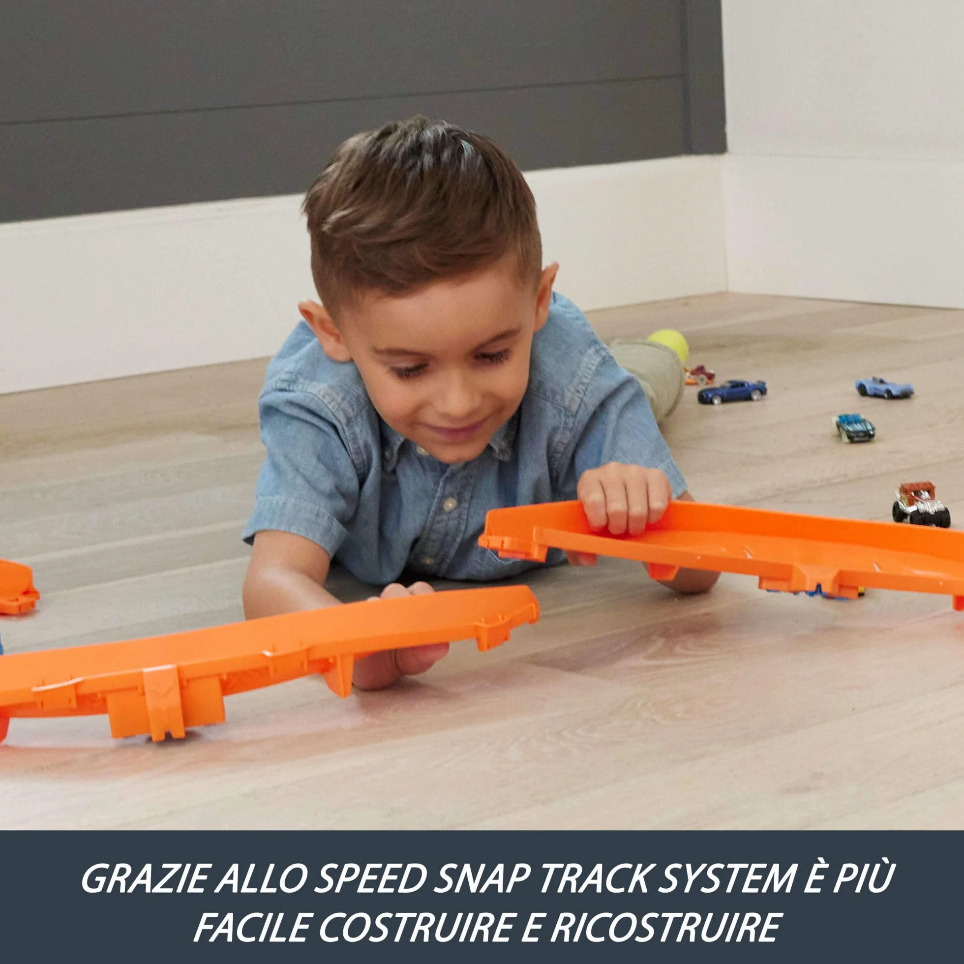 Hot Wheels - Boosted Jump Speedway, set pista con box deluxe da costruire e booster motorizzato, macchinina in scala 1:64 inclusa, giocattolo per bambini, 5+ anni, JDB49