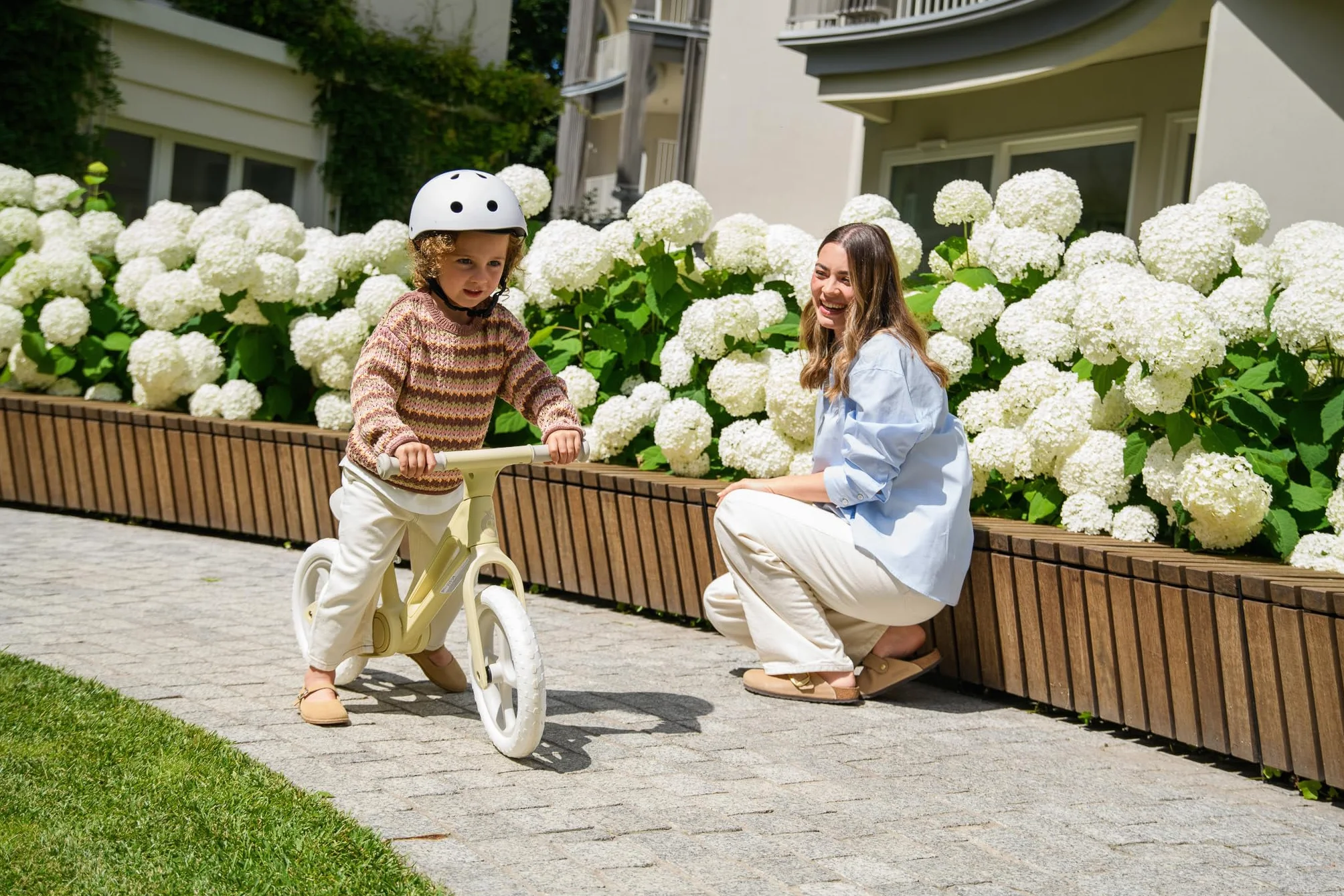 Momi Bicicletta senza pedali NORU per bambini dai 2 anni (max 25 kg), pieghevole con un pulsante, sella regolabile, ruote EVA antiforatura da 12"