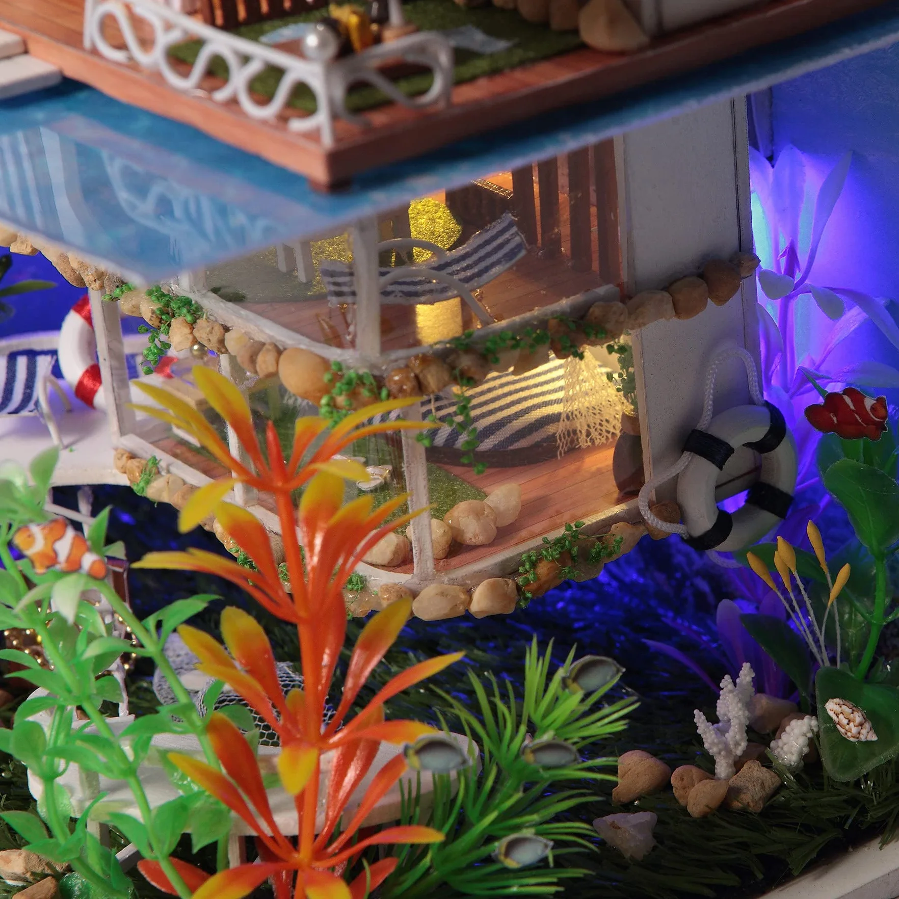 Cuteefun Kit Casa in Miniatura da Costruire, Miniature Casa delle Bambole Fai da Te con Mobili Copertura e Strumenti, Regali Creativi Artigianali (Hawaii Villa)