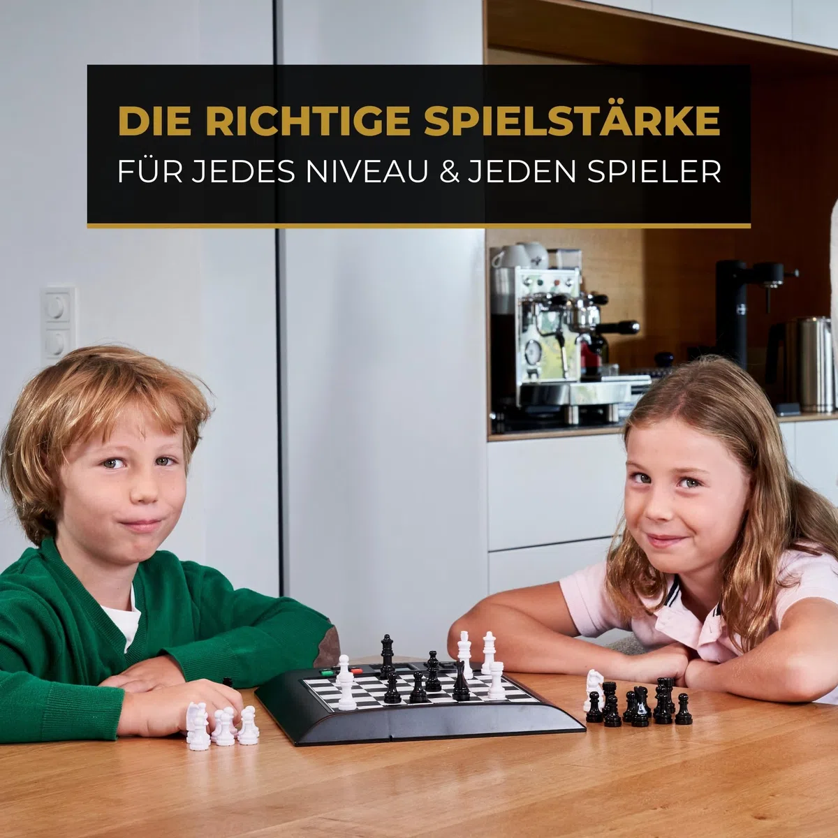 MILLENNIUM ChessGenius - la scacchiera elettronica con il software di Richard Lang. Per principianti e giocatori esperti. Una delle scacchiere elettroniche più potenti di sempre con più di 2000 ELO