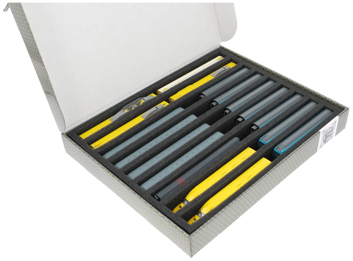 Feldherr Storage Box FSLB040 per modellini di Locomotive, Carri e Veicoli ferroviari - 9 Slot per scartamento N - Verticale, Amount:3 PCS.