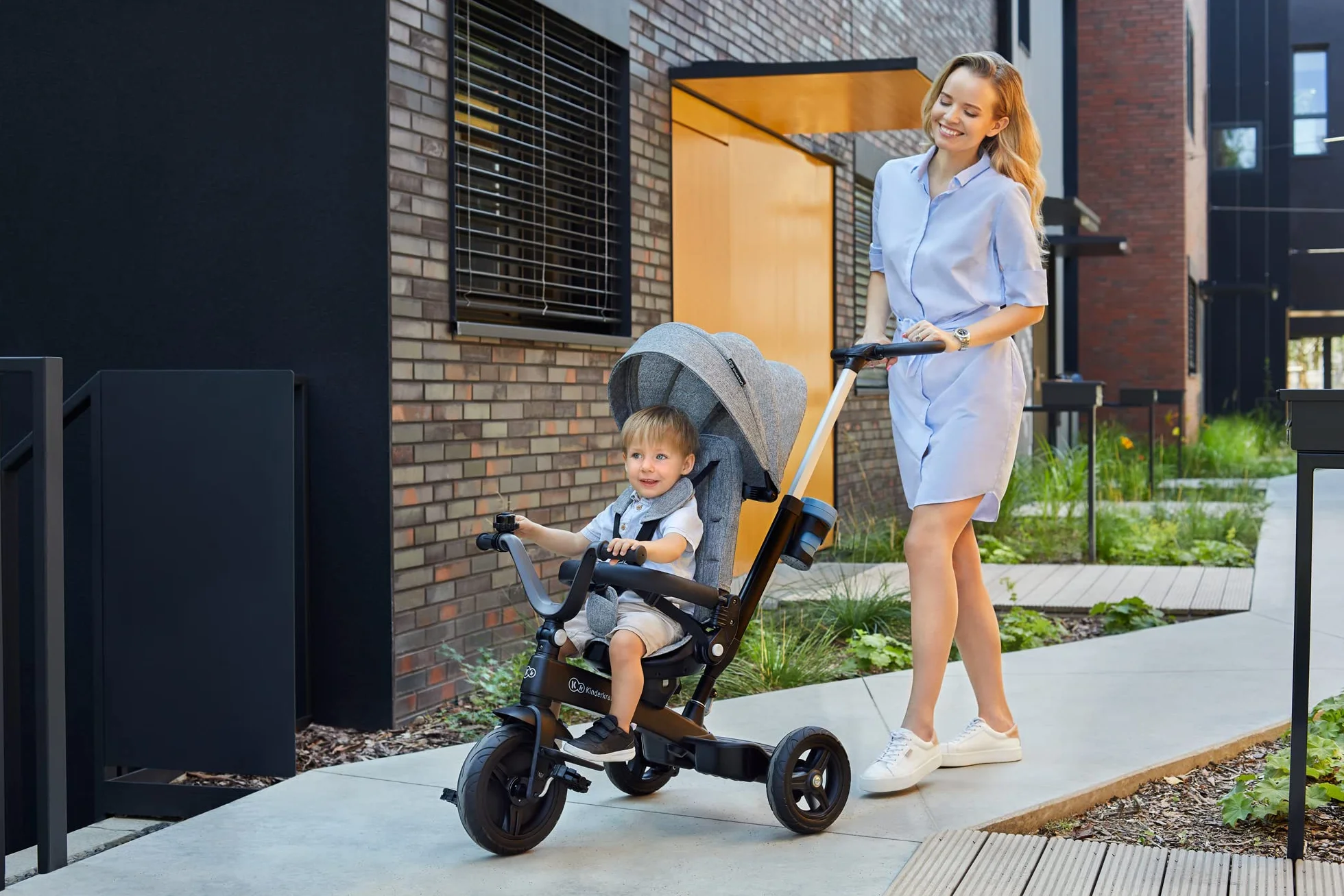 Kinderkraft Triciclo Evolutivo TWIPPER, con Maniglione, Sella Girevole 360 Gradi, Accessori, Campanello, Portabicchiere, da 9 Mesi fino a 5 Anni, Rosa