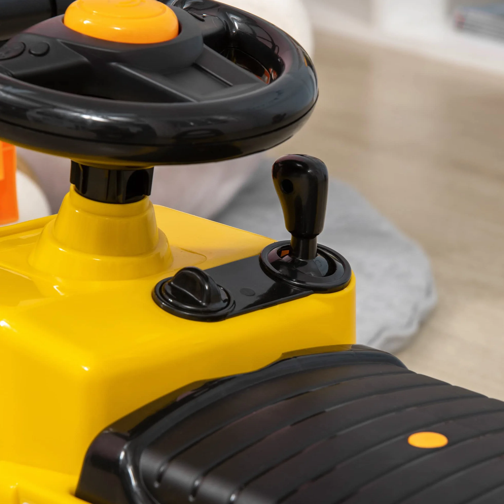 HOMCOM Trattore Cavalcabile per Bambini 3-4 Anni con Muletto, Pulsante per Suoni e Spazio Portaoggetti Nascosto, in PP e ABS, 86x27.5x47.5 cm, Giallo e Nero