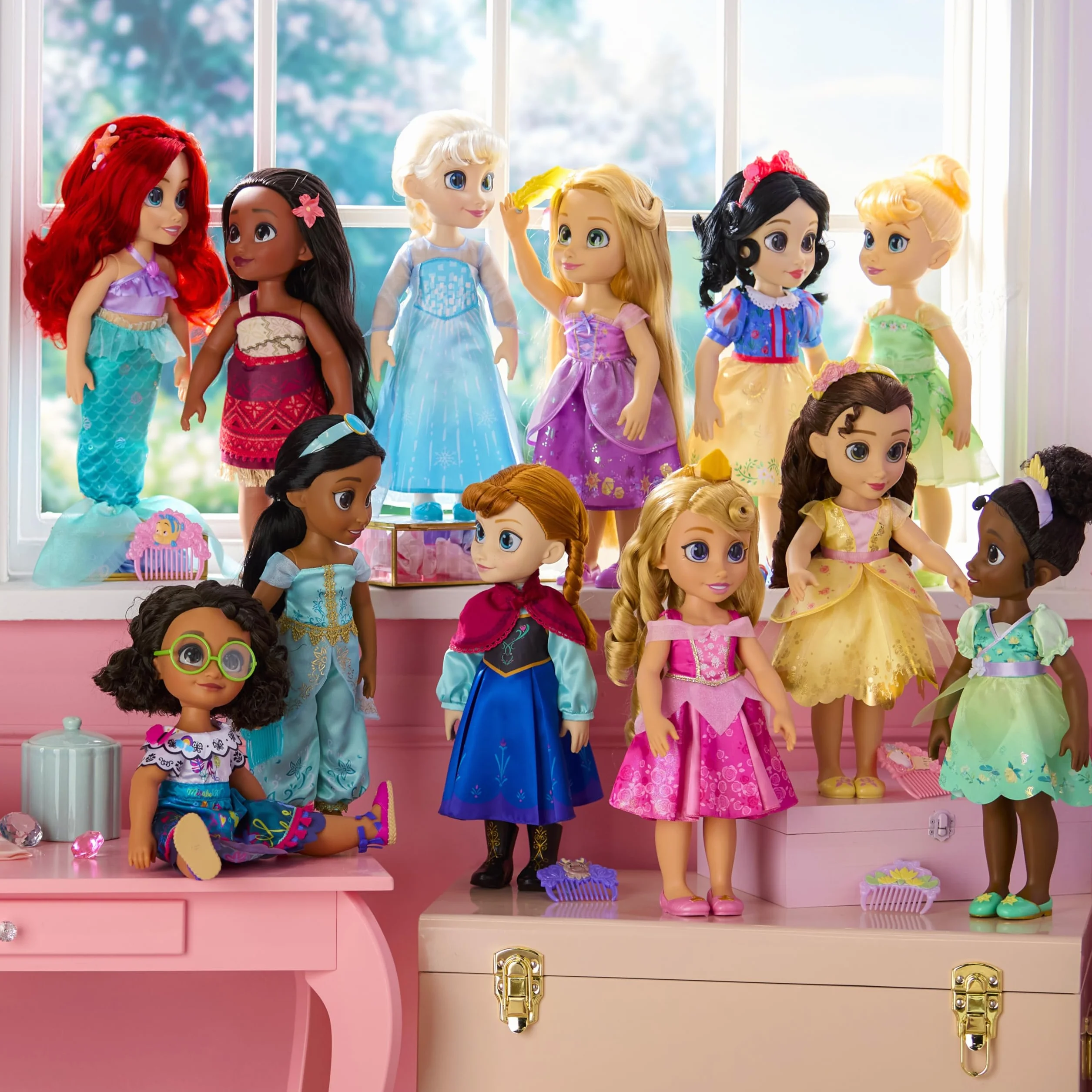 Disney Store Official Bambola Elsa con Spazzola Giocattolo per Capelli, Frozen, 40,5 cm, Collezione Once Upon a Story, 3+