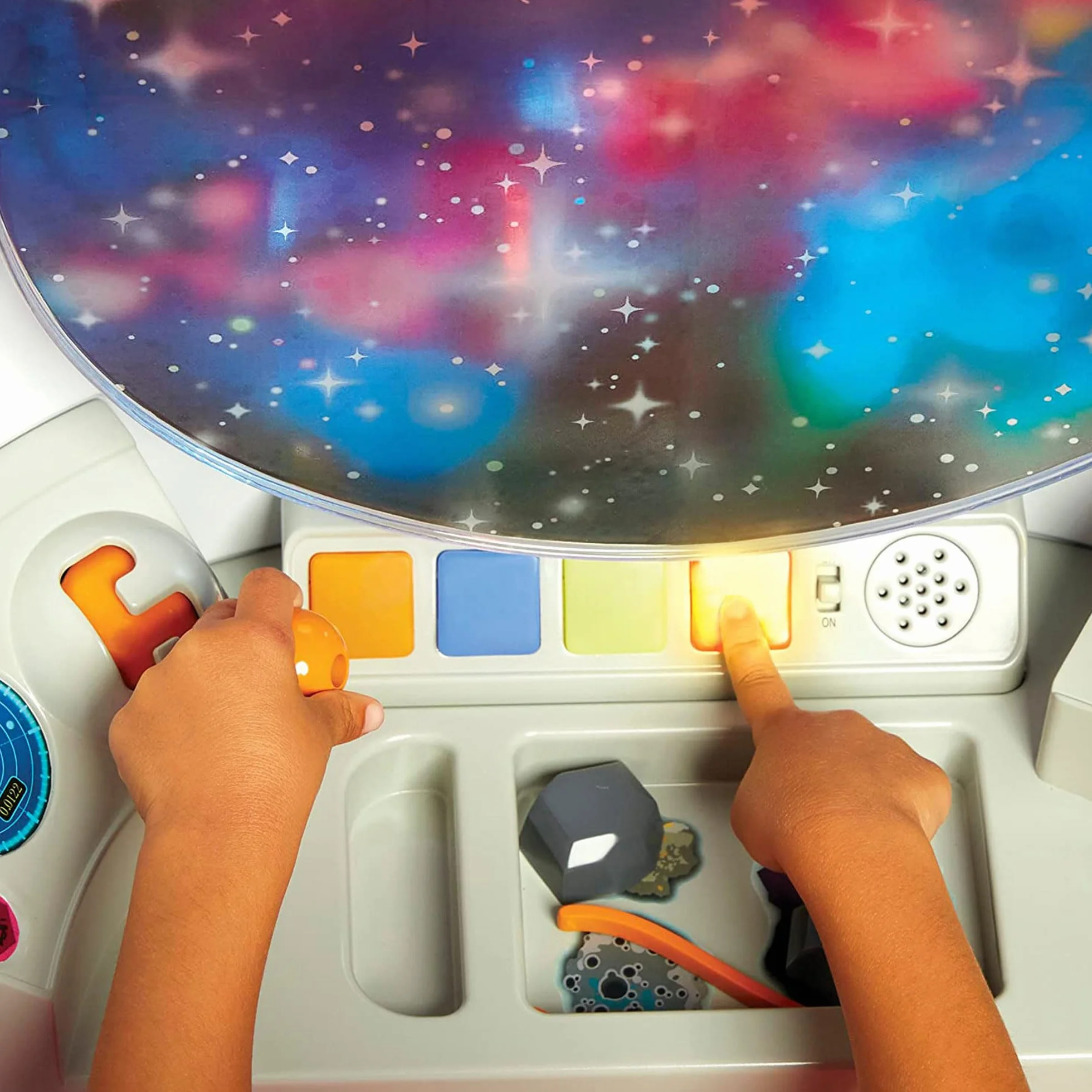 Little Tikes Adventure Rocket; Include un Sedile, Strumenti per lo Spazio, Telescopio, Sportello di Uscita e Accessori Divertenti; Con Luci e Suoni Realistici; Sono Richieste le Batterie; Età: 2+