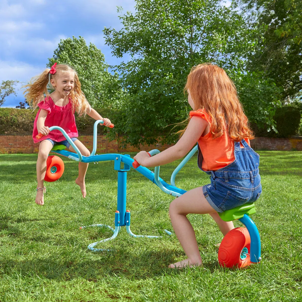 TP Toys Spiro Spin Altalena rimbalzante e Rotante per Bambini dai 3 Anni Piedini Imbottiti Manubrio angolato Ruote in Gomma