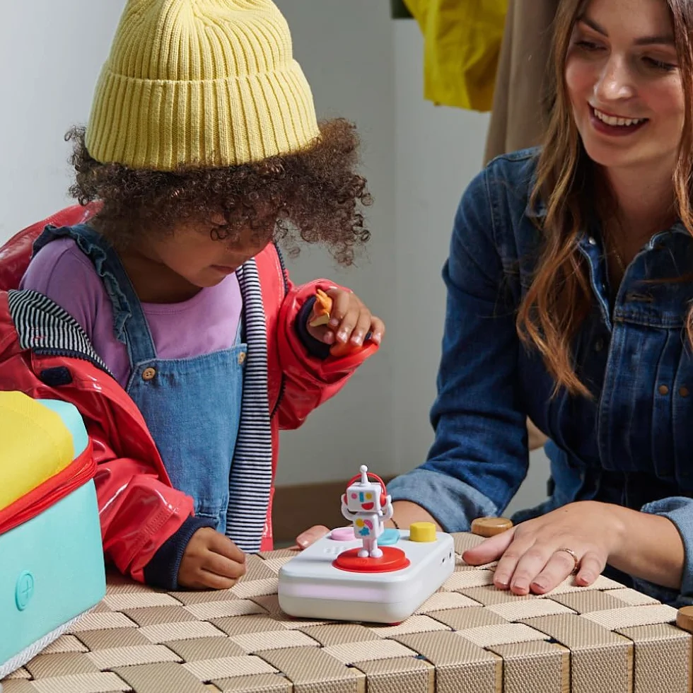 FABA+ Raccontastorie Interattivo per Bambini 0-10 Anni, Cassa Audio con Personaggio Sonoro Faba•Me, Luce Notturna, Gioco Educativo Musicale, Versione Italiana