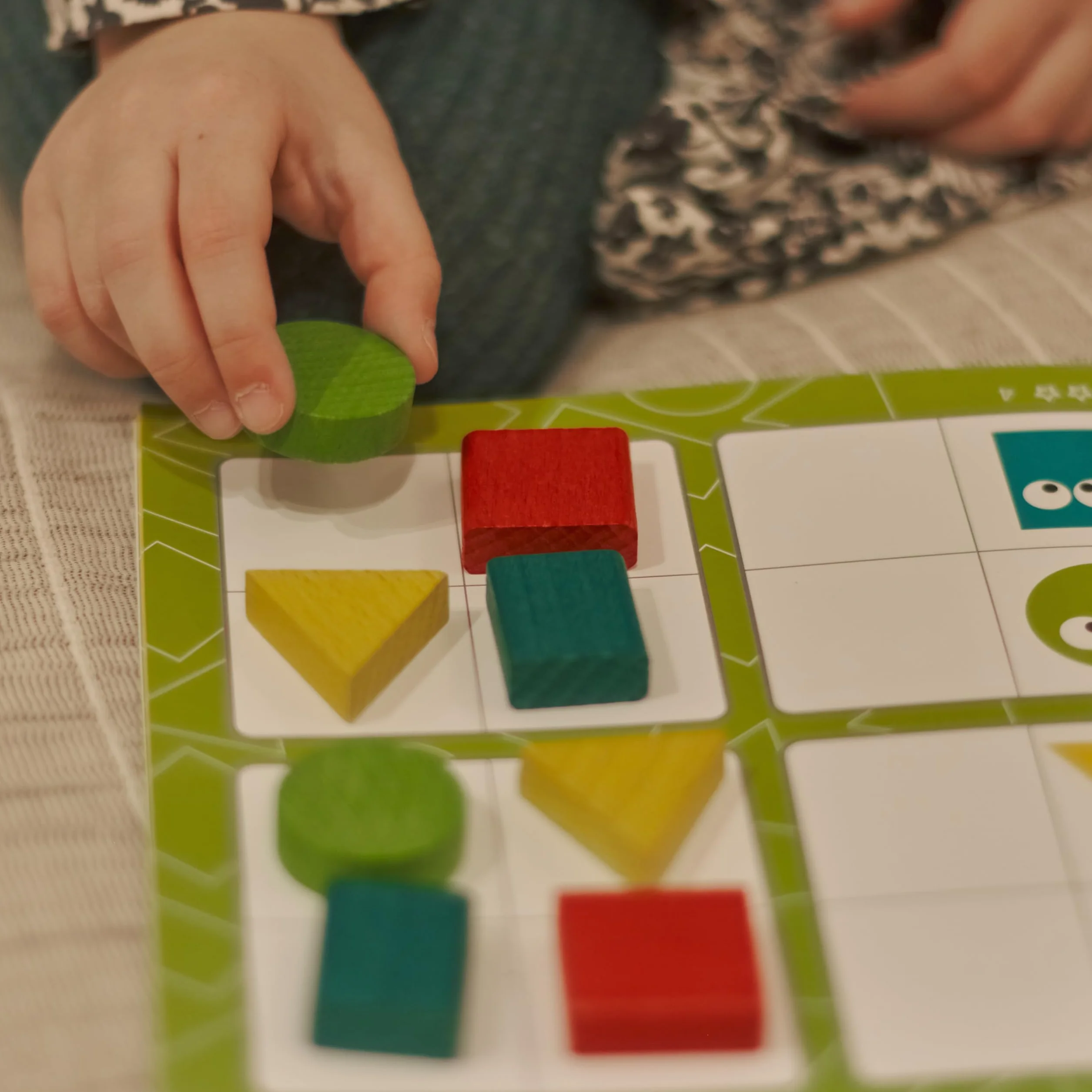 Gioco di logica Sudoku geometrico in legno 16 pezzi 20 compiti educativo