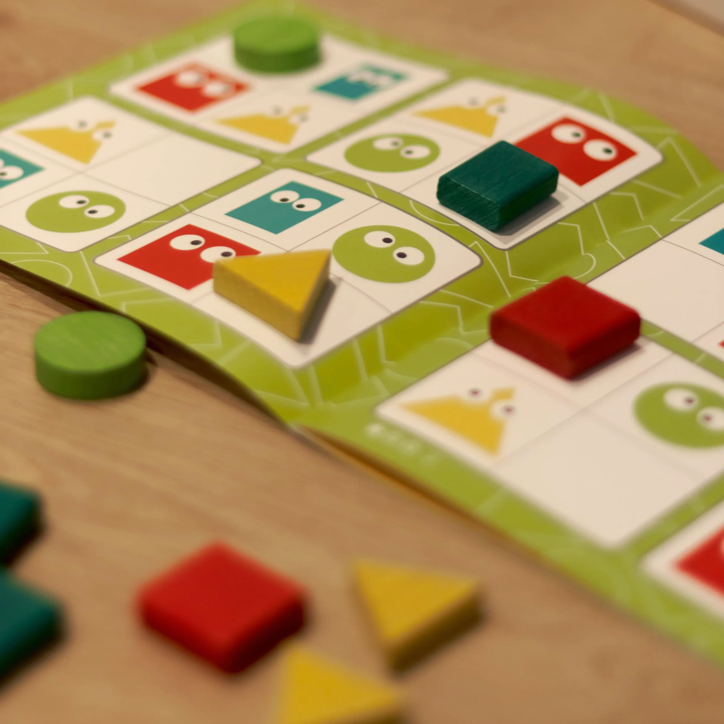 Gioco di logica Sudoku geometrico in legno 16 pezzi 20 compiti educativo