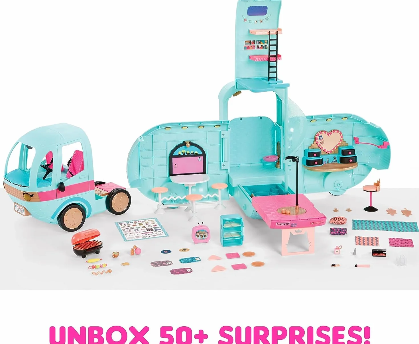 L.O.L. Surprise OMG Glam N' Go Camper Set da gioco con oltre 50 sorprese e gioco a 360°, arredato con piscina, scivolo d'acqua, letti a castello, vanity, barbecue, cabina DJ e altro ancora - Età 4+