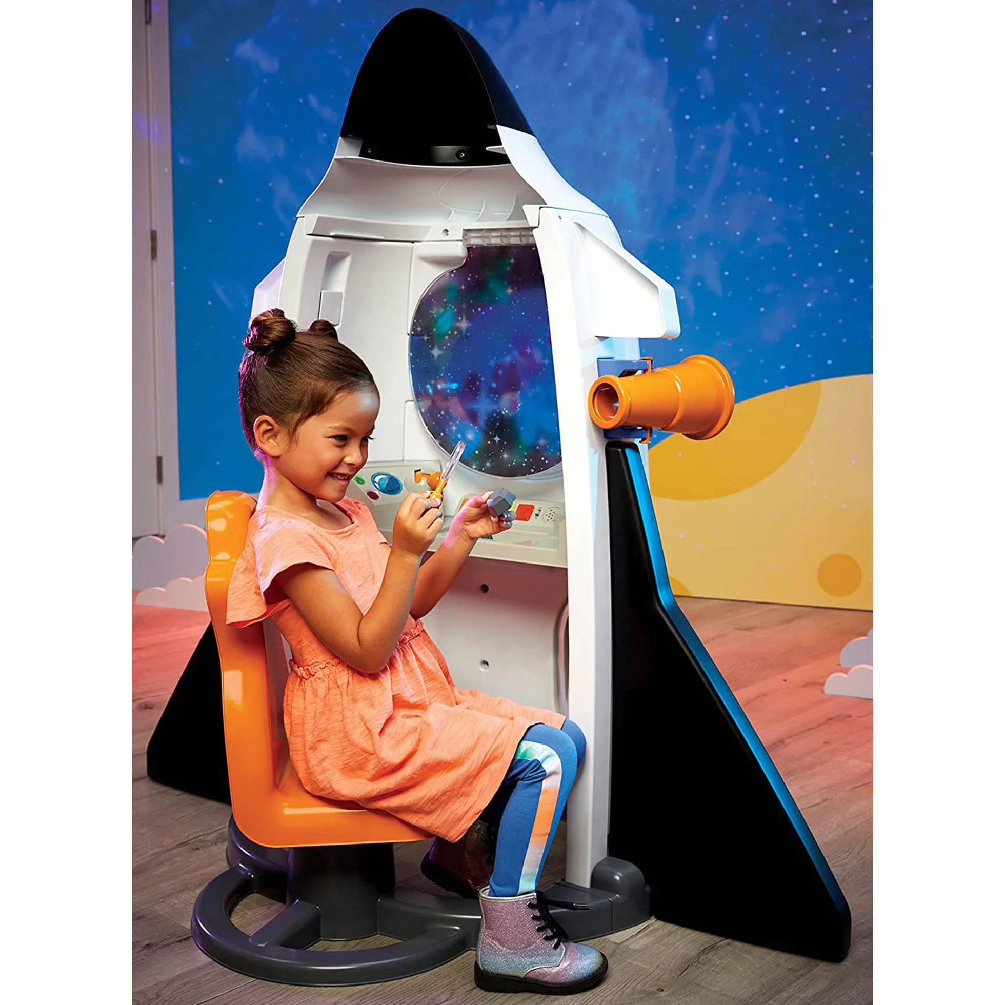 Little Tikes Adventure Rocket; Include un Sedile, Strumenti per lo Spazio, Telescopio, Sportello di Uscita e Accessori Divertenti; Con Luci e Suoni Realistici; Sono Richieste le Batterie; Età: 2+