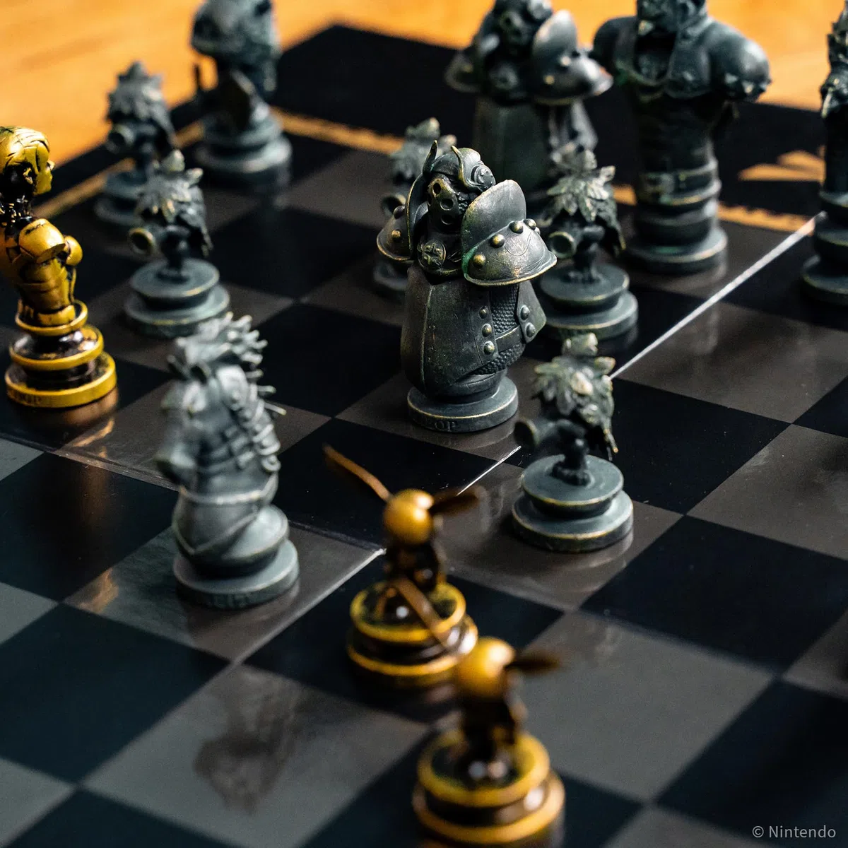 USAopoly The Legend of Zelda Collector's Chess Set – Gioco di Strategia – Per Fan di Zelda – 2 Giocatori | 60+ Minuti | Da 8 Anni in Su – Inglese