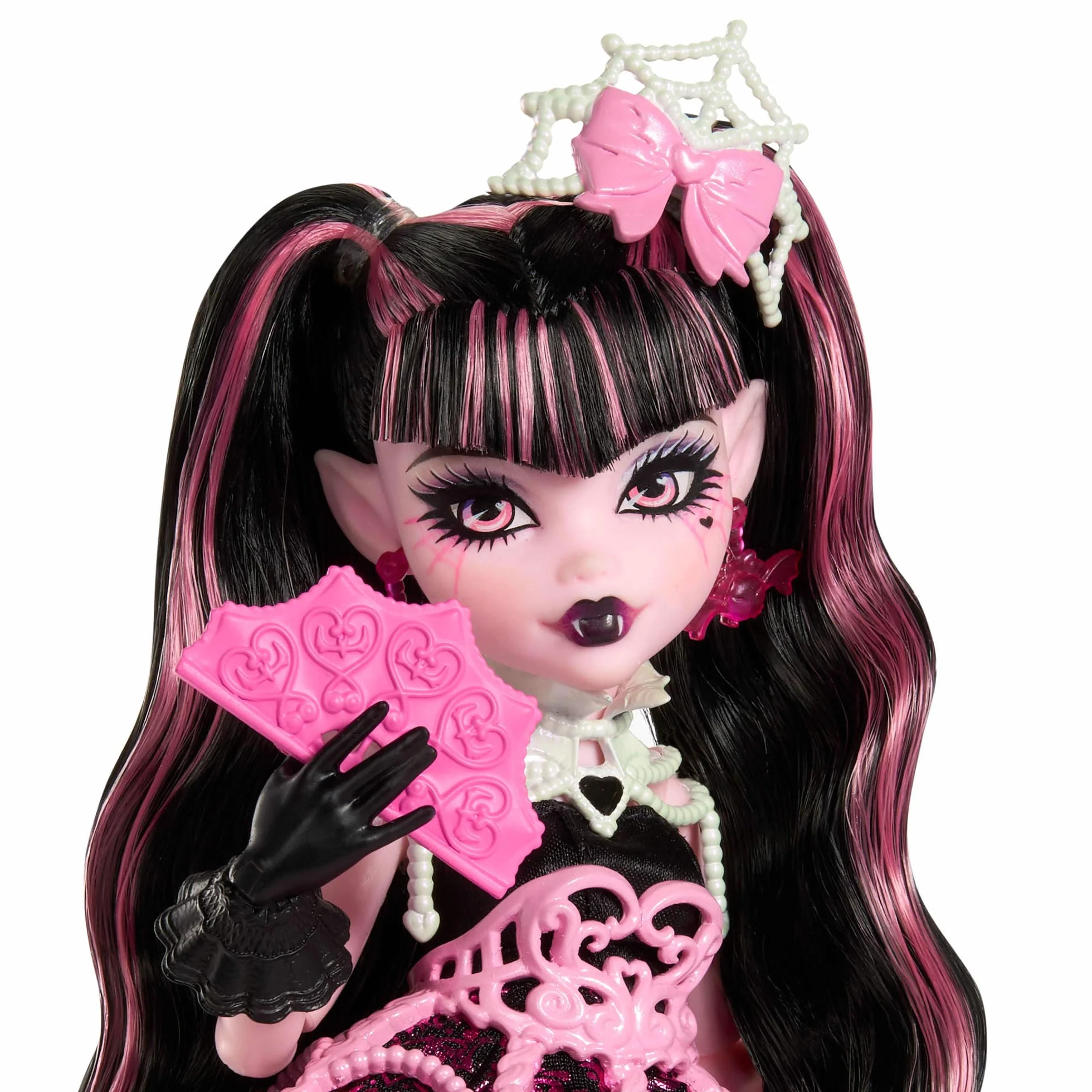 Monster High - Draculaura Scary Sweet Birthday, bambola con abito da party rosa e accessori a tema, palloncino, regalo e invito inclusi, giocattolo per bambini, 4+ anni, JBG74