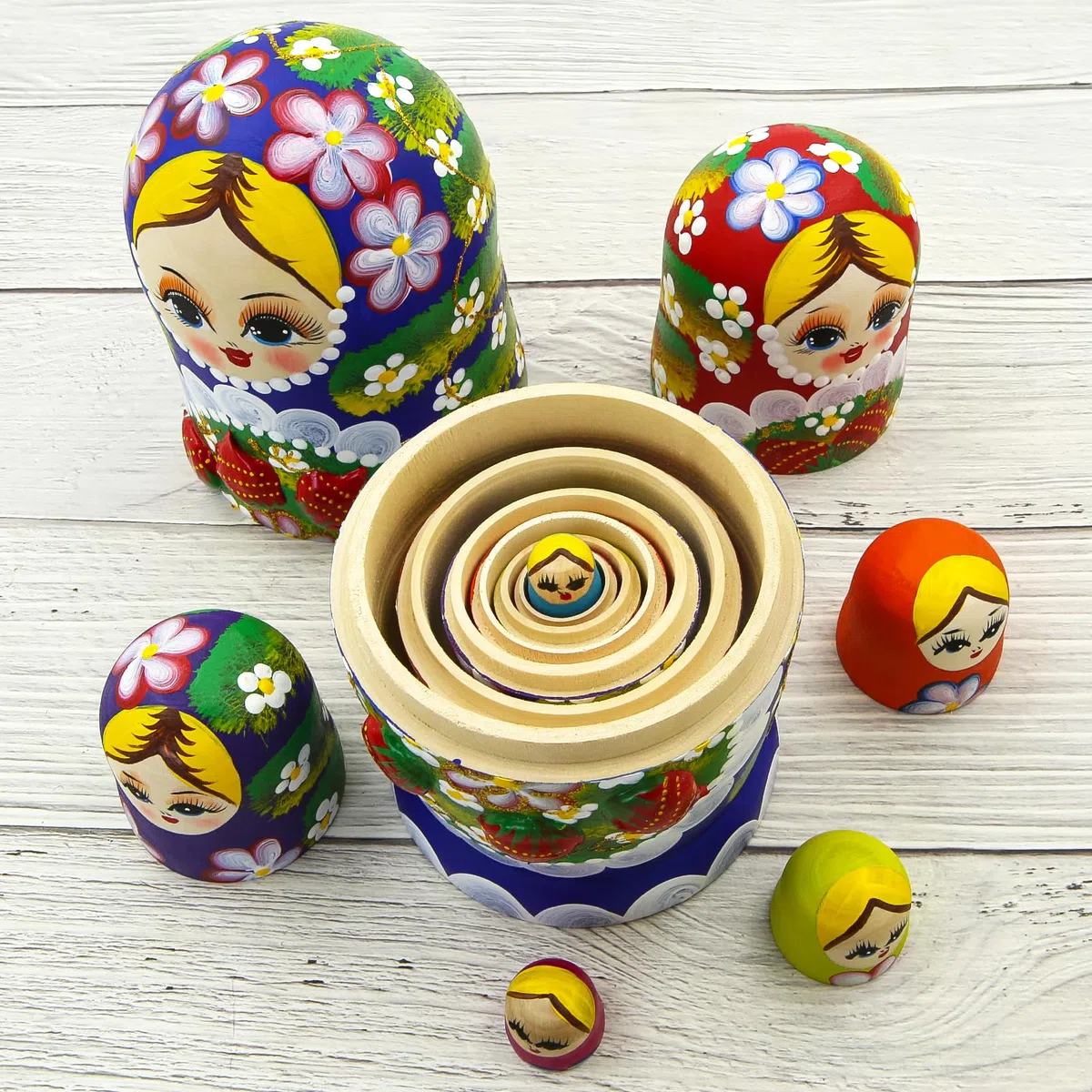 Matriosche russe in legno set di 7 bambole con fiori e bacche regalo festa della mamma