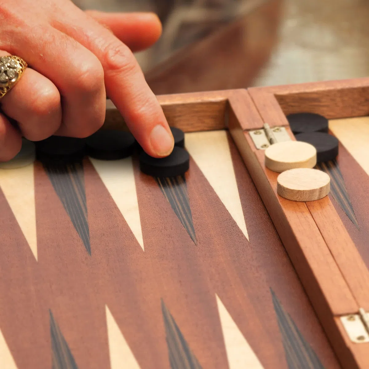 Yellow Mountain Imports, Set Backgammon Intarsiato in Legno, "Dorne" - con Pedine e Accessori, Tabellone 33 centimetri