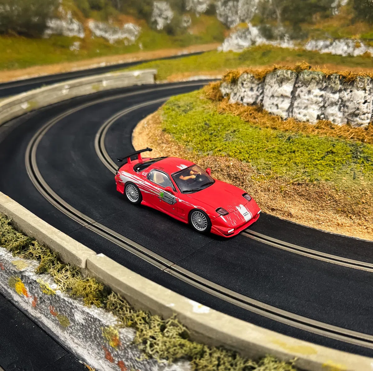 Auto Scalextric - C4592 The Fast And The Furious Mazda RX7, Dom Turetto - Macchinina da slot per piste e set - Idee regalo per bambini e adulti, Accessori Scalextric