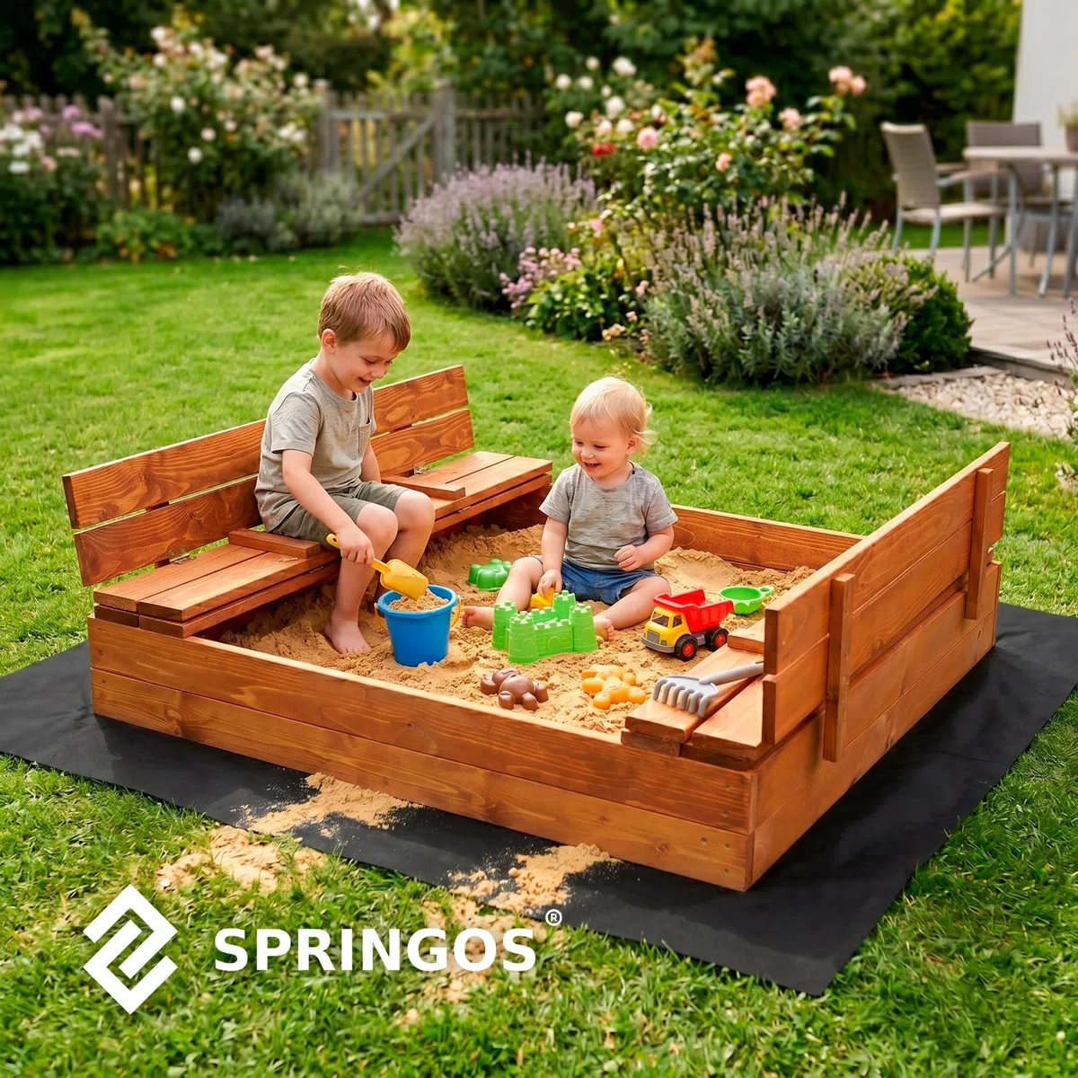 Springos Sabbiera in legno 120 x 120 cm, impregnazione ecologica a base d'acqua, bordi arrotondati, inclusi geotessile e telone, tavole stabili da 18 – 20 mm, montaggio fai da te, prodotta in Polonia