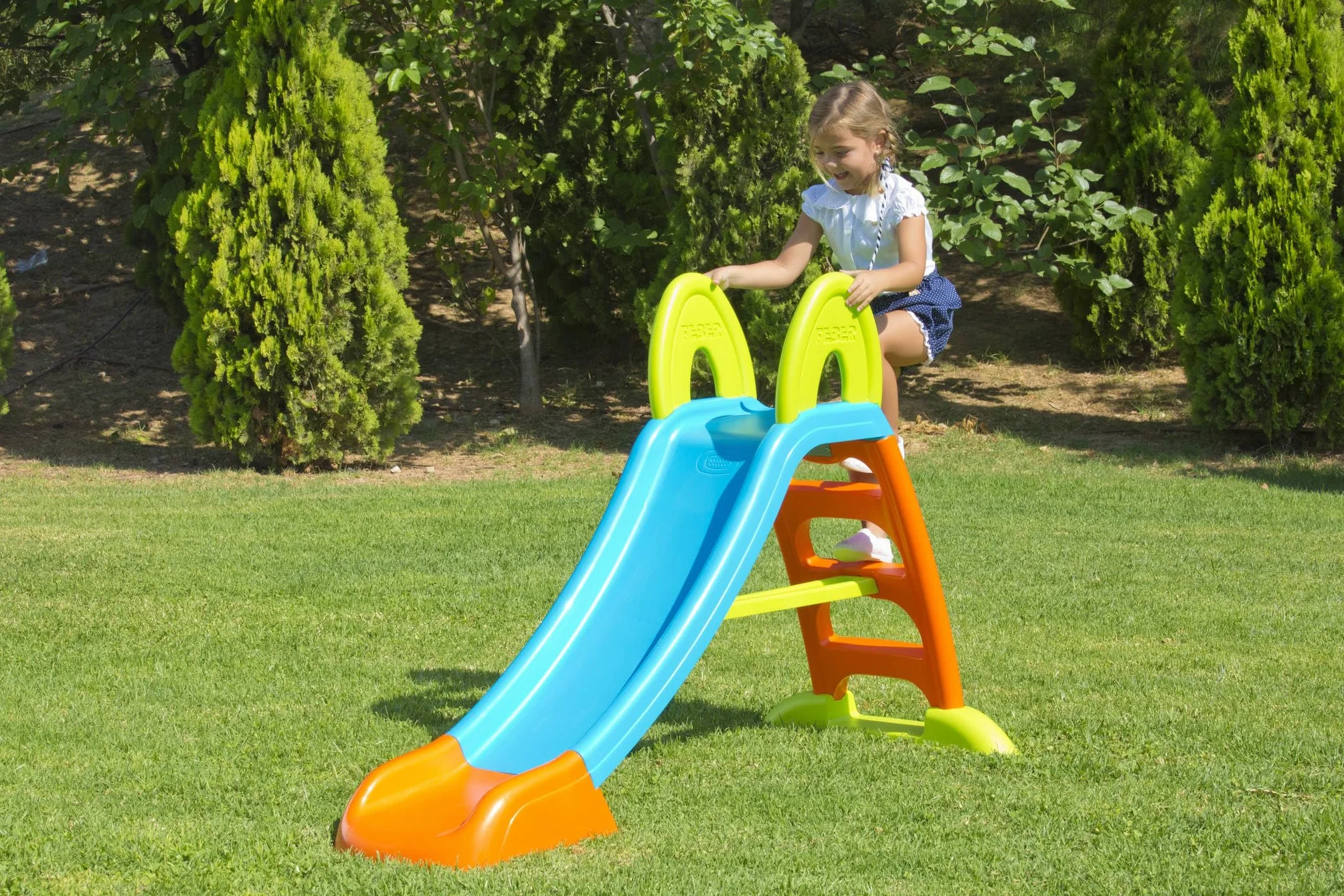 FEBER Scivolo Slide Plus con Acqua, Scivolo da Giardino, con Foro per il tubo dell'acqua, Scalette Antiscivolo, Multicolore, Resistente e Facile da Montare, per Bambini da 2 a 7 Anni
