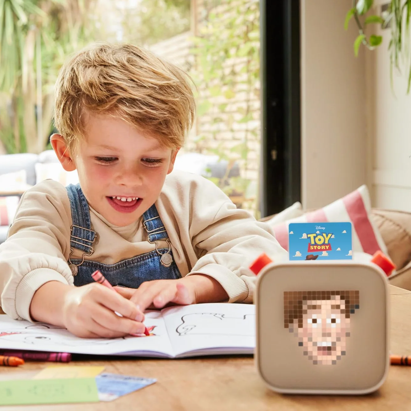 Yoto BrainBots: Dinosauri - 8 schede audiolibri per bambini da utilizzare con lettore e mini dispositivo audio all-in-1, ascolto educativo senza schermo con storie divertenti per apprendimento e quiz