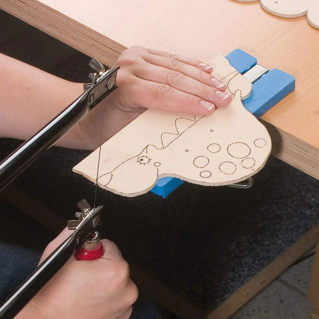 Pebaro 408PL - Armadietto per Sega a Foglie di qualità, 28 Pezzi, Set Completo in armadietto in Legno, Utensili in Acciaio, Curvo per traforo Realizzato in Germania, Trapano, Fai da Te con Legno,