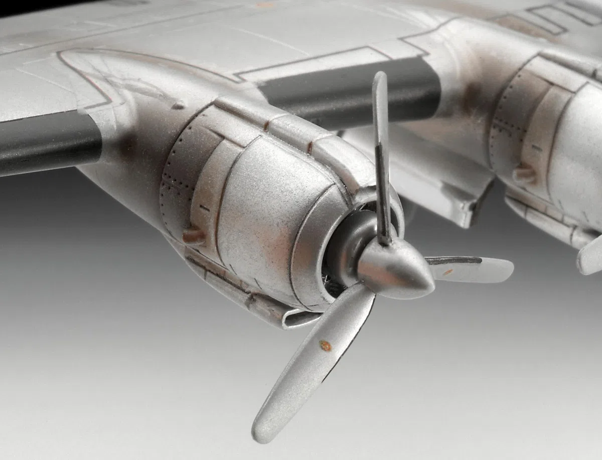 Revell 03745 Lockheed L.1049G Super Constellation Lufthansa scala 1:144 - Kit modello in plastica non costruita/non verniciata