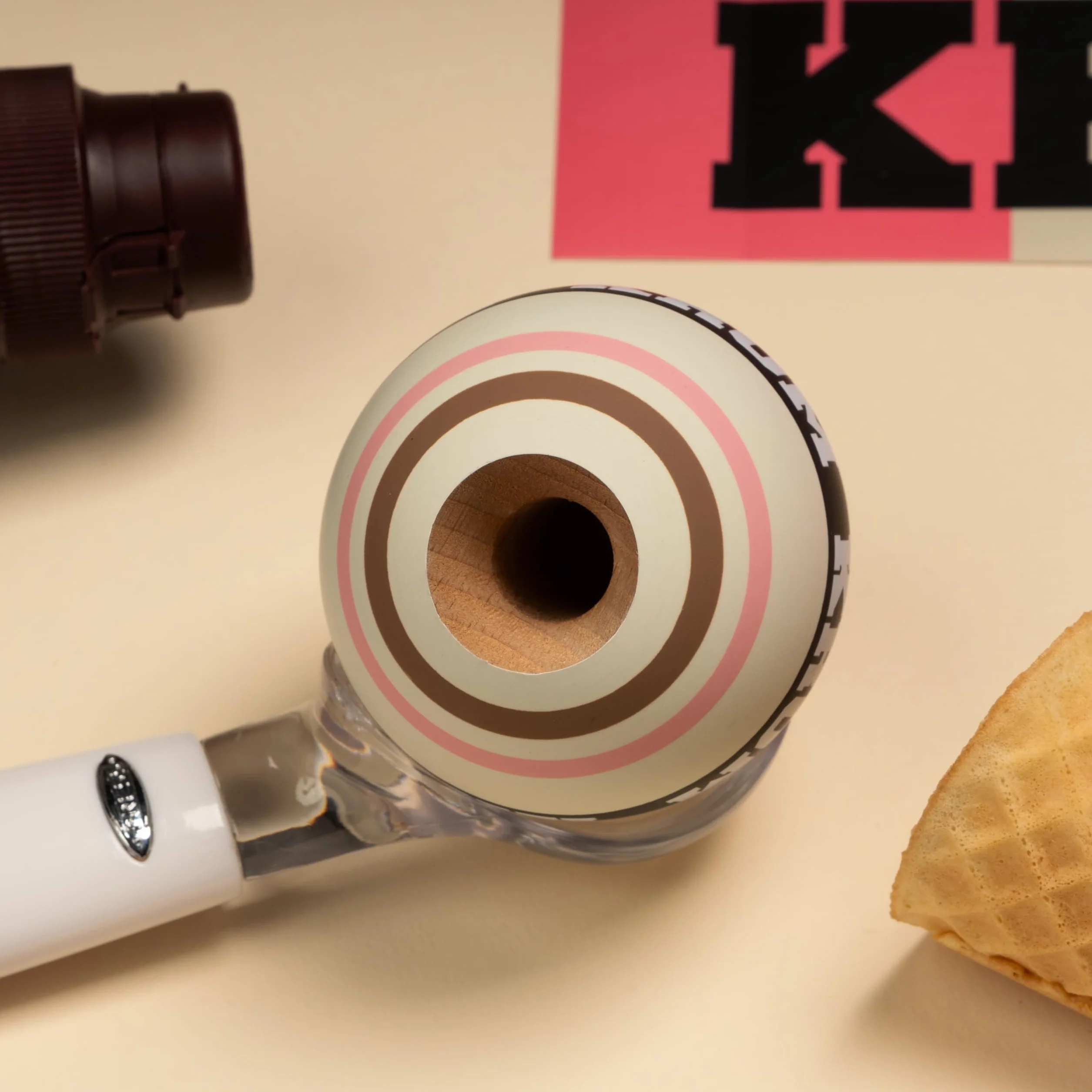 KROM Kendama STROGO Neapolitan Vanilla – Kendama in Legno per Principianti e Giocatori avanzati – Gioco di abilità per Uso Indoor e Outdoor – Giocattolo in Legno con Corda e Sfera