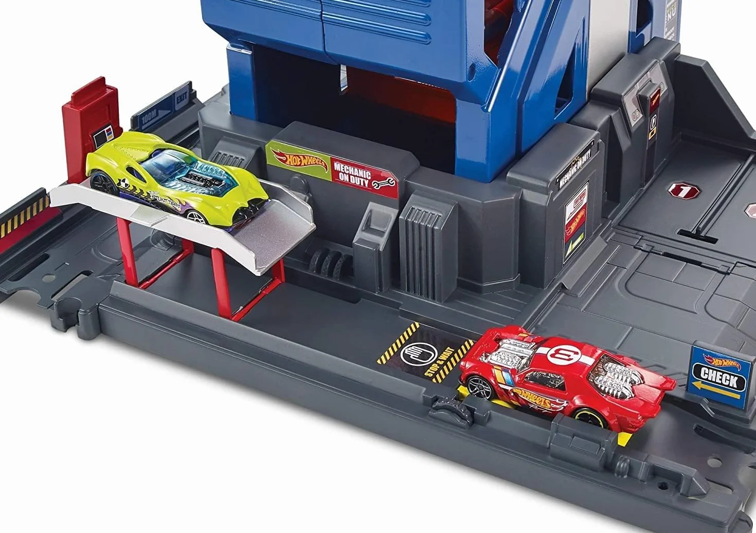 Hot Wheels Mega Garage con Pista a 2 Corsie, può Contenere più di 35 Macchinine, Giocattolo per Bambini 4+ Anni, Imballaggio Sostenibile, GWT34