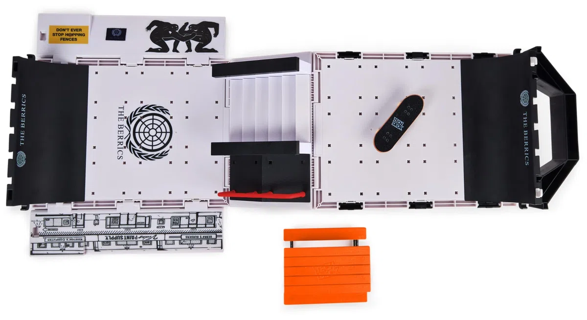 Tech Deck, The Berrics Transforming Park, X-Connect Park Creator, Set di Gioco Pieghevole Largo 76 cm con Custodia e Fingerboard Speciale, Giocattolo per Bambini da 6 Anni in su