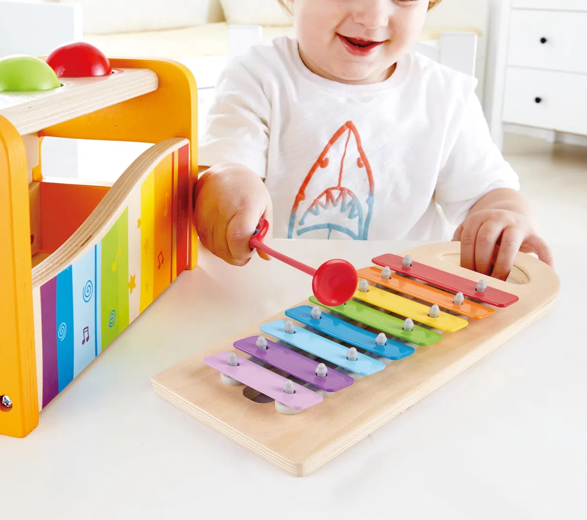 Hape Banco delle Palline con Xilofono | Giocattolo Musicale di Legno Resistente per Bambini