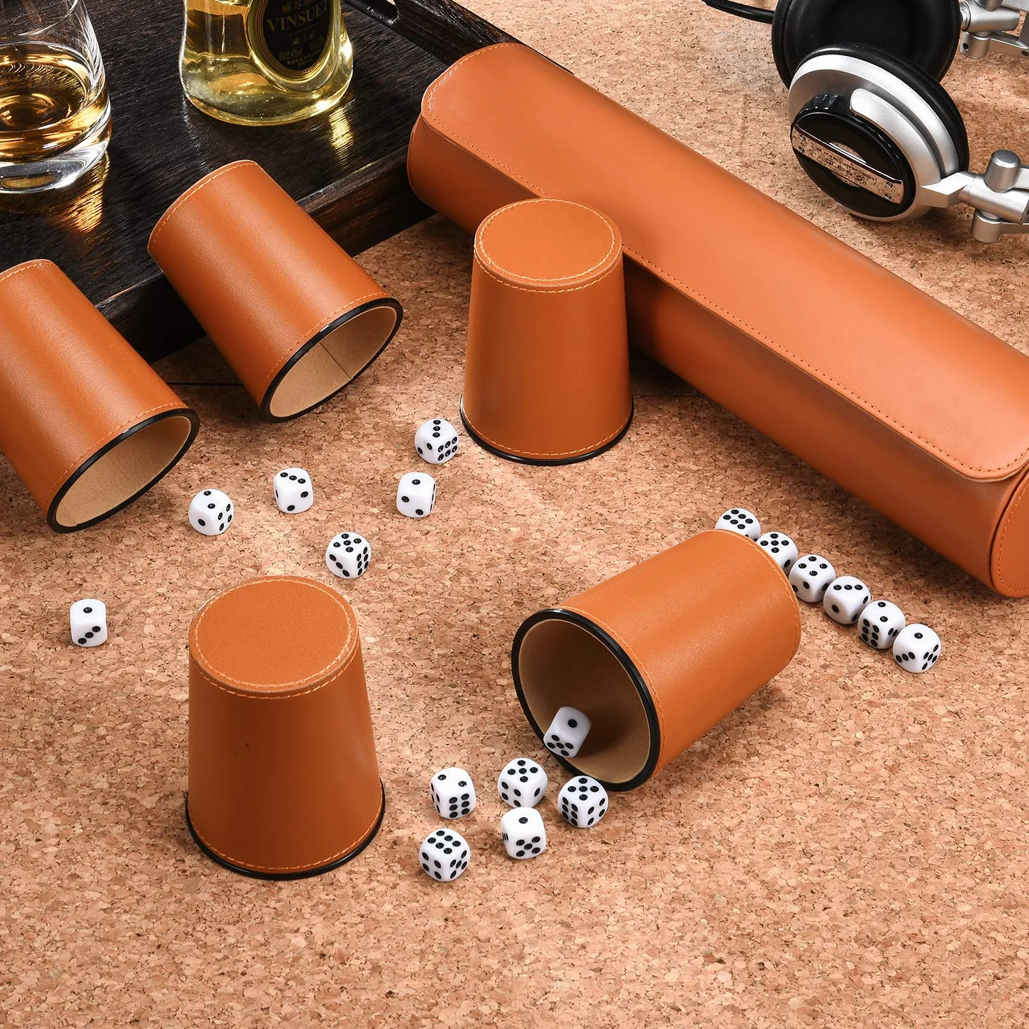 Set di bicchieri per dadi in pelle 5X con 25 dadi, custodia in ecopelle con chiusura magnetica per Farkle Yahtzee