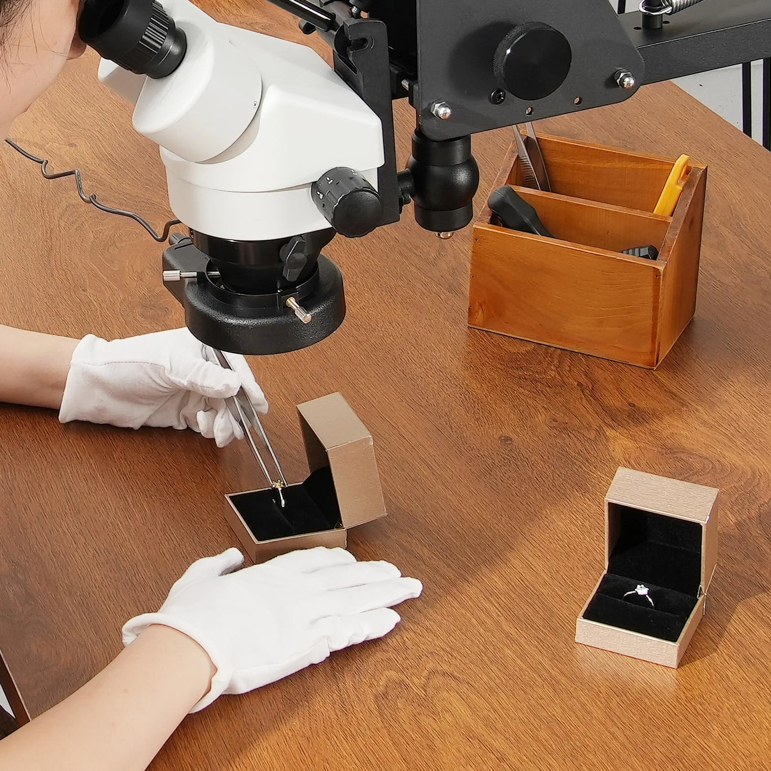 VEVOR Microscopio Multidirezionale con Staffa Molla, Microscopio con Ingrandimento 7X-45X, per Micro Gioielli Intarsiati con Luce LED Anello USB Integrata