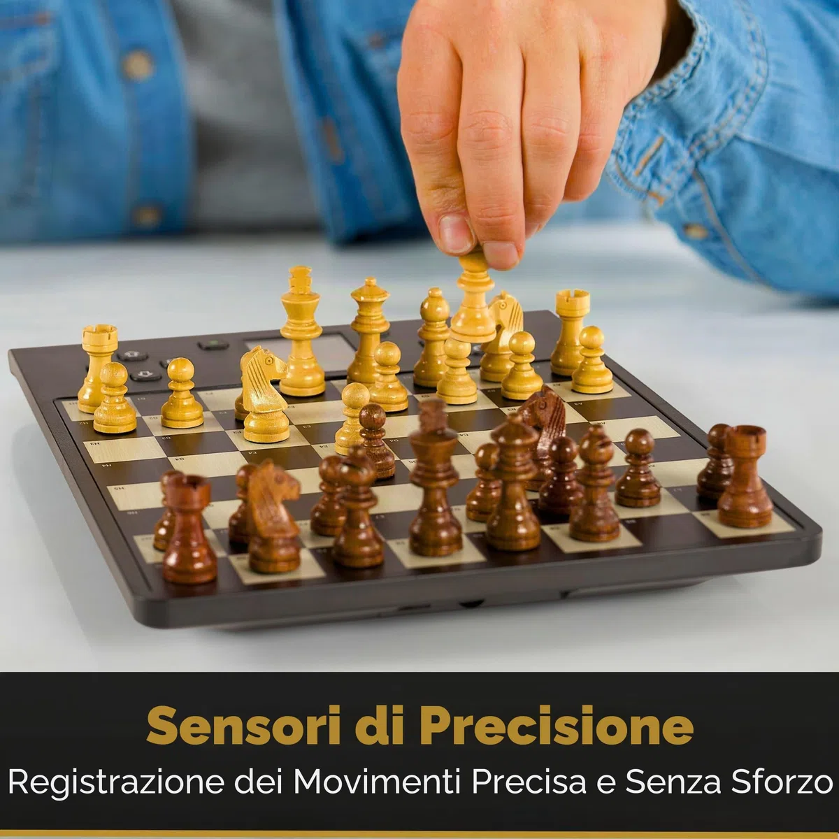 Computer per scacchi MILLENNIUM ChessGenius Pro Wood Edition - Elegante look in legno con pezzi in vero legno, facile da usare, ideale per i giocatori per hobby con funzioni di apprendimento AI