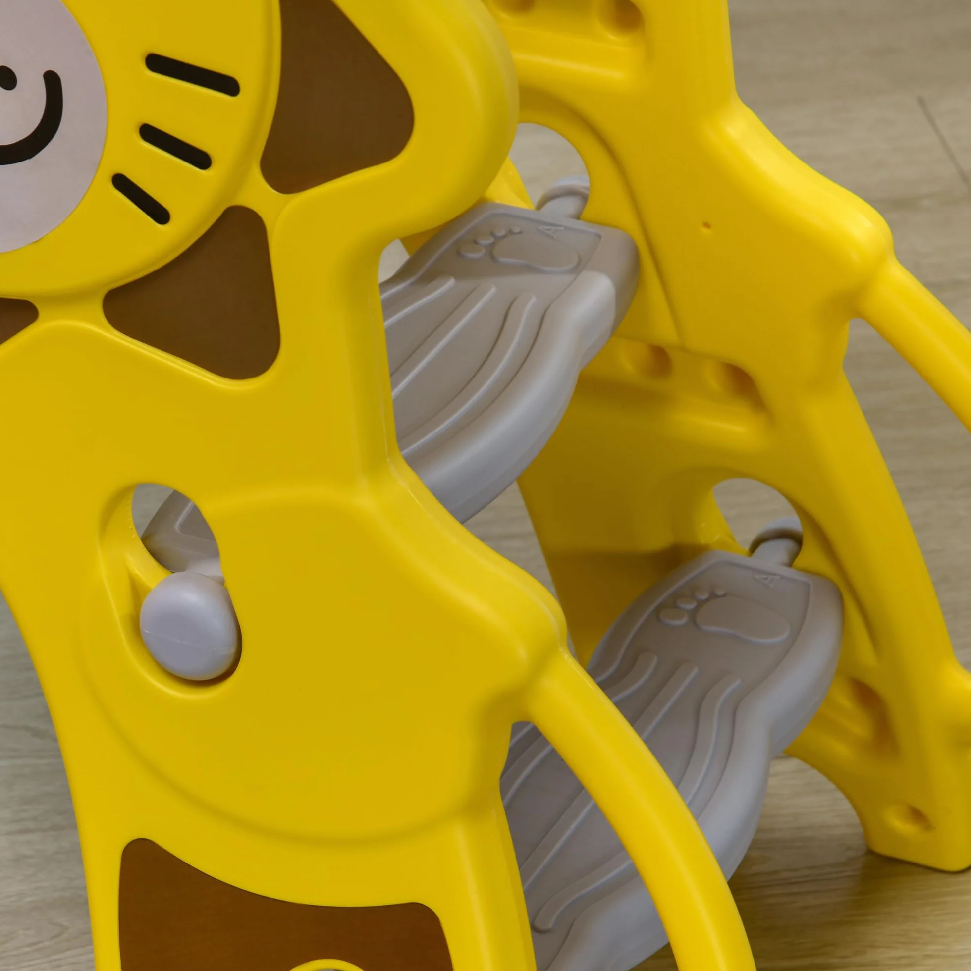 AIYAPLAY Scivolo per Bimbi 18-36 Mesi con Canestro da Basket Laterale, Scivolo in Plastica, 131x50x74 cm, Giallo e Grigio