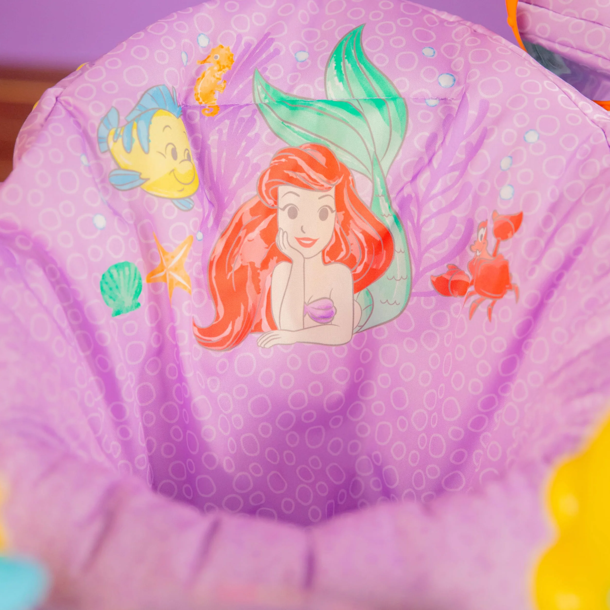 Bright Starts, Disney Baby, Jumper multiattività Sea of Activities della Sirenetta, con Giocattoli interattivi, luci e Musica con Principessa Ariel di Disney, 6-12 Mesi (Blu)